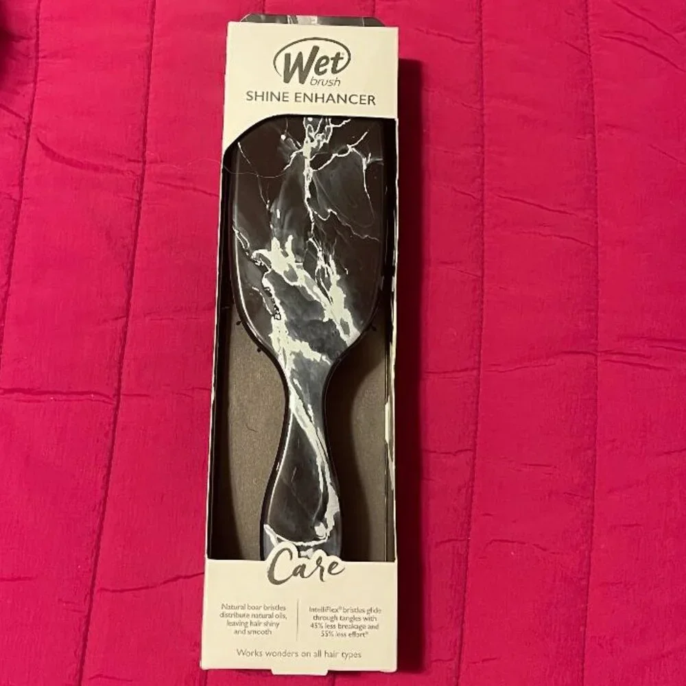 BRAND NEW ~ WET BRUSH ~ SHINE ENHANCER ~ WORKS WONDERS ON ALL HAIR TYPES!